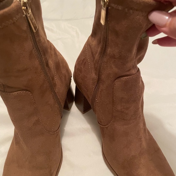 Gently used Boots, perfect for fall one small imperfection pictured - Picture 4 of 4